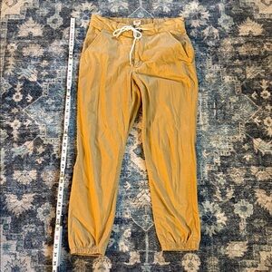 Levi's Tan Jogger Pants. 97% cotton 3% elastane. Size 26